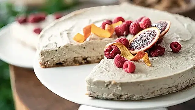 Vegan cashew cheesecake